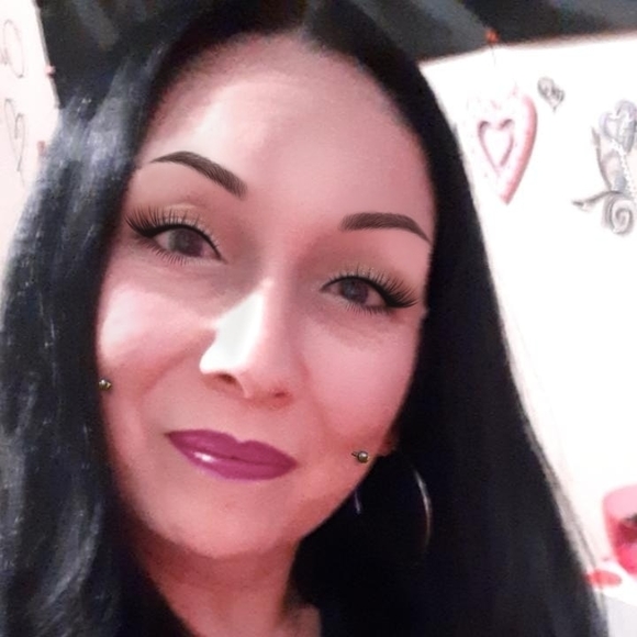 Meet your Posher, Lorrie - Picture 1 of 1